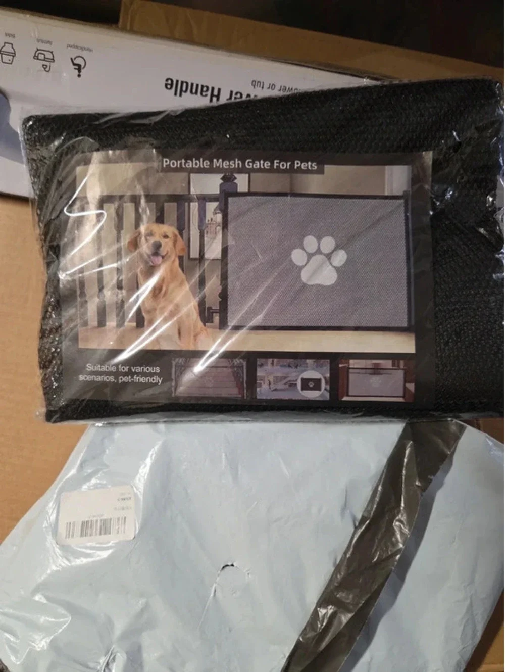Portable mesh gate for pets